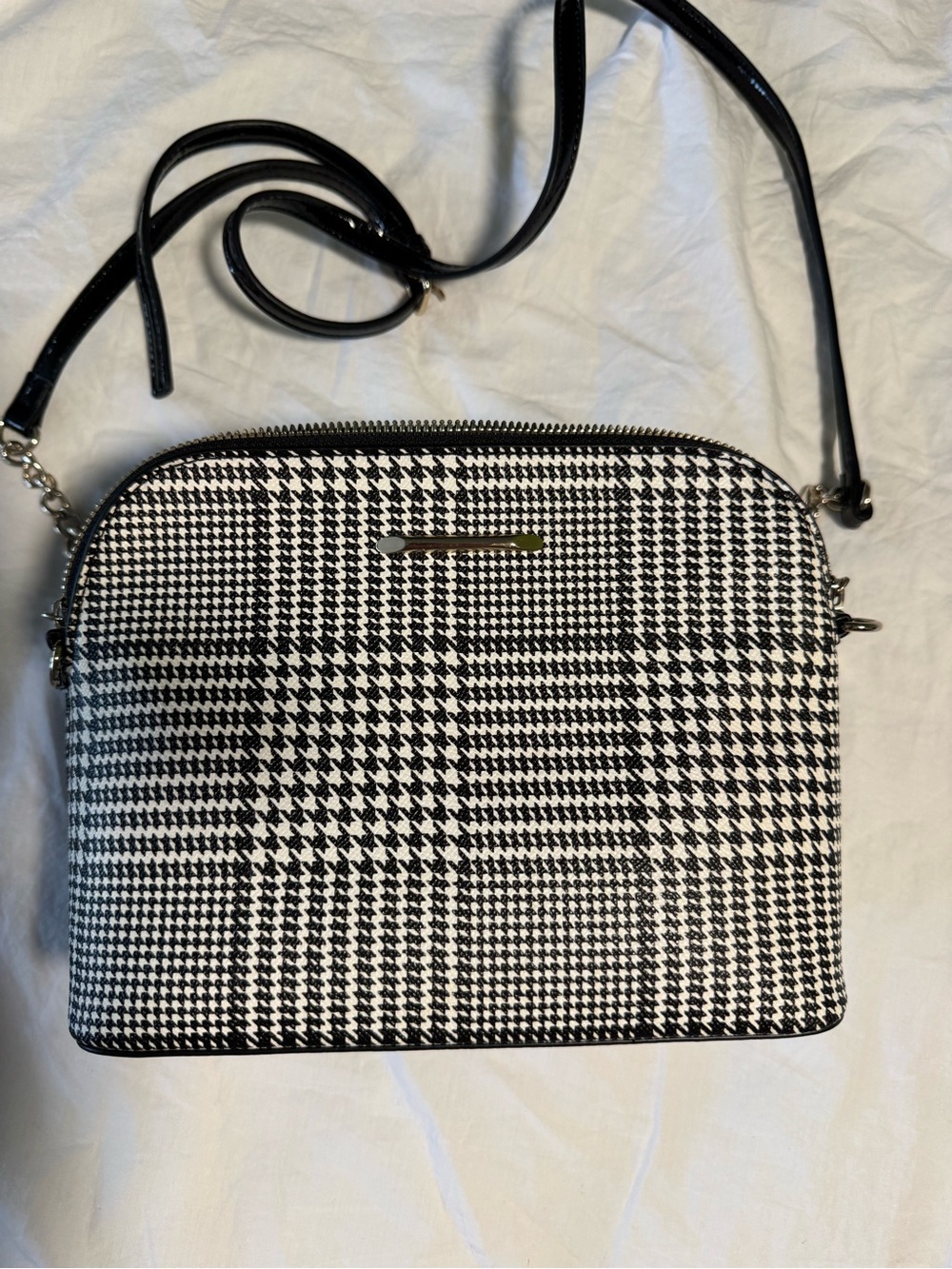 Kelly & Katie
Crossbody Bag - Black & White